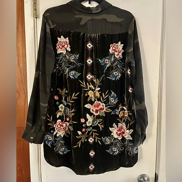 Johnny Was Valentina Velvet Embroidered Shirt - Picture 2 of 8